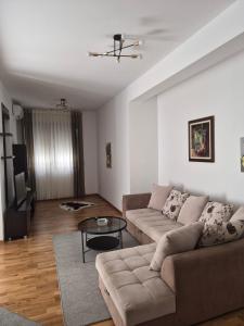 a living room with a couch and a table at M&M Apartman 2 in Rafailovici
