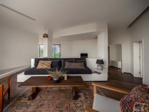 a living room with a couch and a table at Things grow in their native land in Ulanqab