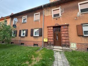 a brick building with a door on the side of it at Pokoje Zbąszynek in Zbąszynek