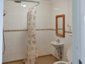 a bathroom with a shower and a toilet and a sink at Thistle No4 - Uk49250 in Althorne