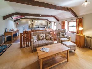 a living room with two couches and a table at 5 Swallowholm Cottages in Richmond
