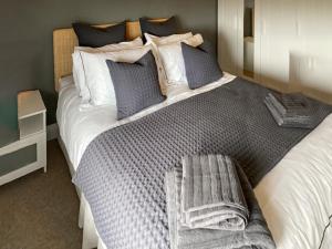a bedroom with a large bed with pillows at Holly No2 - Uk49254 in Althorne