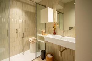 a bathroom with a sink and a shower with a mirror at Dimora Nòva Verona in Verona +46 photos
