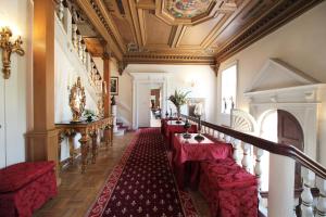 A seating area at Sophiendal Manor