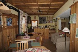 a kitchen and living room with a table and a couch at B&B Petit in Sauze dʼOulx