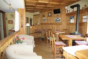 a dining room with wooden walls and a table and chairs at B&B Petit in Sauze dʼOulx