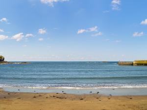 a view of the ocean from the beach at Doodles Holiday Home in Eyemouth