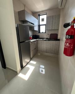 a small kitchen with a fire hydrant in a room at Bowsher 501 in Muscat