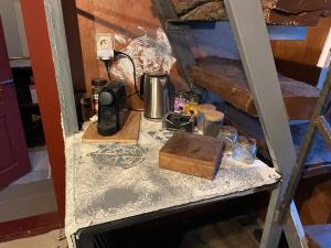 a counter in a room with a phone on it at Villa LEA in Ratkovské Bystré