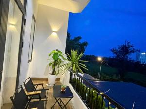 a balcony with a table and chairs and a view at LanAnh homestay in Chung Cap