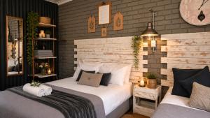 a bedroom with two beds and a clock on the wall at De Haven Oost in Rayton