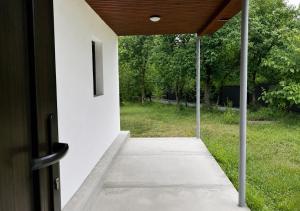 an open door of a house with a porch at У Катерини in Dvozhets