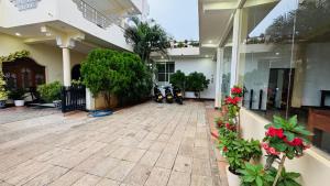 a courtyard of a building with plants and flowers at Athena Guest House in Trincomalee