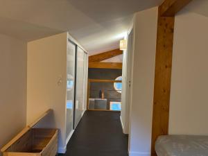 a room with a hallway with a bed and a closet at Maison récente dans la nature in Roquebrune-sur-Argens