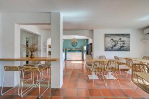 a dining room with a table and chairs at Les Rizières in Saintes-Maries-de-la-Mer