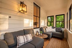 a living room with two couches and a table at Downtown Truckee Walkable 6 Bed Pet Friendly in Truckee