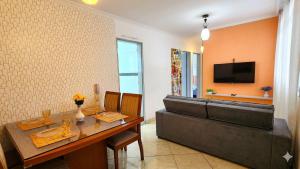 a living room with a dining table and a couch at AP 3 quartos -2min da ARENA MRV e Expominas- BH in Belo Horizonte