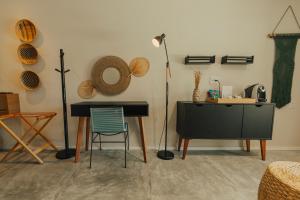 a room with a desk and a lamp and a table at Pousada Moana in Fernando de Noronha
