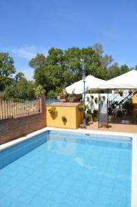 Basen w obiekcie Apartamentos Las Juanas lub w pobliżu