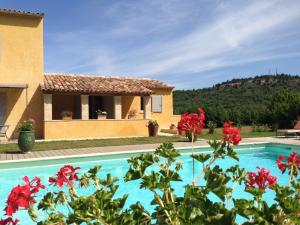 a villa with a swimming pool and a house at La Grande Bouisse gites avec piscine dans le Luberon, Provence in Céreste