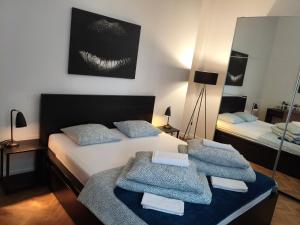a bedroom with two beds with towels on them at Apartments Częstochowa - Słoneczna Kamienica - Centrum - Prywatny Parking free! - Klimatyzacja ! in Częstochowa +27 photos