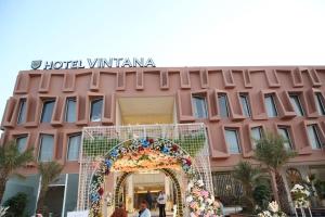 a hotel with an arch in front of a building at Hotel Vintana in Nananpur