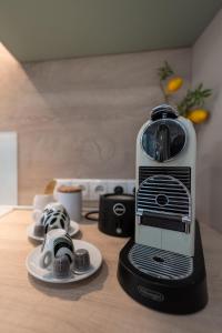 a toaster sitting on top of a wooden table at Világos Kert Oliva House Steam in Balatonvilágos