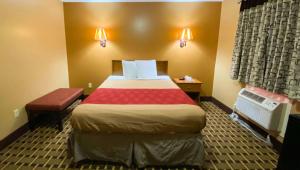 a hotel room with a large bed in a room at Rama Inn Bells - Jackson West Hwy 412 in Bells