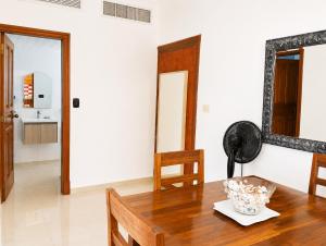 a dining room with a wooden table and a mirror at Sol Dominicus 1 Apartamento con Cocina Solo Adultos in La Laguna