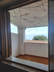 a window in a room with a view at Villette Pepe in Coccorino