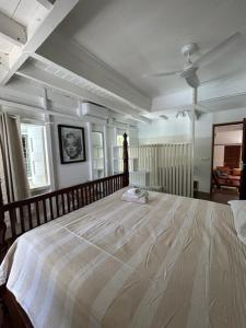 a large bedroom with a large bed in it at Casa Papaya in Marigot