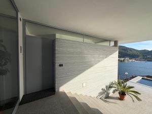 an open door to a house with a view of the water at Prestigiosa vista lago in Como