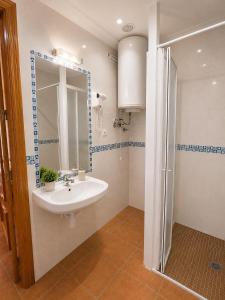 a bathroom with a sink and a shower at Urban Suite in Los Alcázares