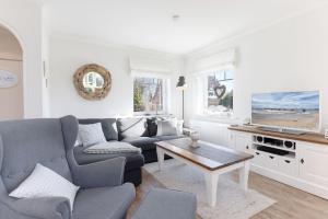 a living room with a couch and a table at Buhne 3 in Grömitz