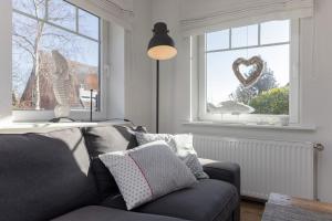 a living room with a couch and a window at Buhne 3 in Grömitz