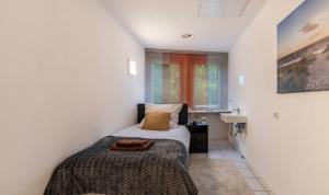 a small bedroom with a bed and a window at Relax Apartment Backnang in Backnang