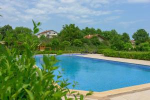 a large swimming pool with blue water at Azur properties 22 in Shkorpilovtsi