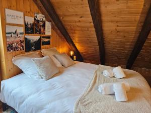 a bedroom with a bed with towels on it at Acolin in Briançon