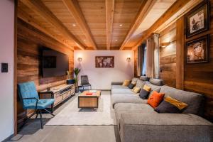 a living room with a couch and a tv at Izoard in Saint-Chaffrey