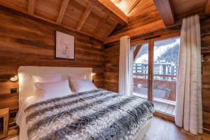 a bedroom with a bed in a room with a window at Izoard in Saint-Chaffrey