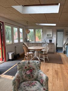 a living room with a table and chairs at Skuret Maribo in Maribo