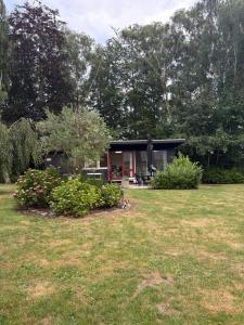 a small house in the middle of a yard at Skuret Maribo in Maribo