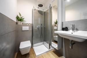 a bathroom with a shower and a toilet and a sink at Apartamenty 9A Zgorzelec - Centrum in Zgorzelec