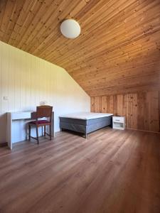 a room with a bed and a desk and a chair at Grefstadvigveien 12 in Grimstad