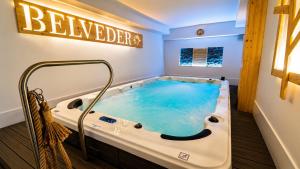 a jacuzzi tub in a room at Aparthotel Belveder in Tatranská Lomnica