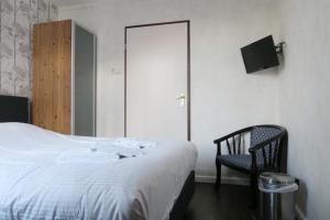 TV a/nebo společenská místnost v ubytování Hotel Carillon