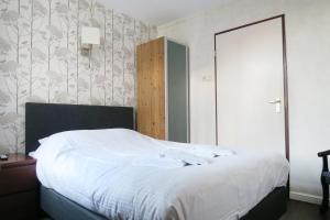 Postel nebo postele na pokoji v ubytování Hotel Carillon
