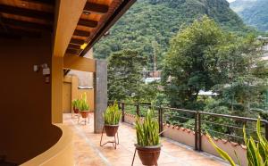 a balcony with chairs and a view of the mountains at Andina Principal in Machu Picchu