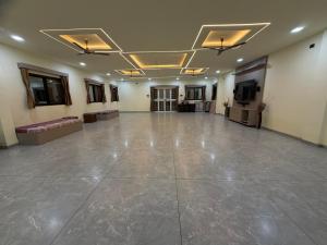 a large banquet hall with a large tile floor at Desai Villa - Pawna Lake in Wadgaon +19 photos