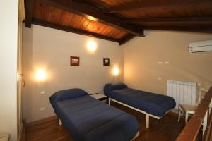 a room with two beds in a room at La Chioccia in Valmontone
